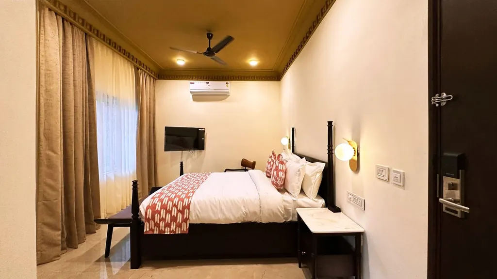 Premium Room with Balcony at The Four Stories, Udaipur: Queen bed and a private step-out balcony